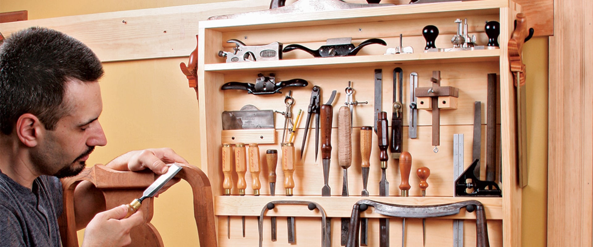 What hand tools does a carpenter need?